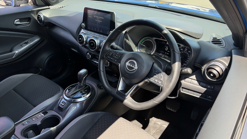 Nissan Juke 1.6 Hybrid N-Connecta 5dr Auto Hybrid Hatchback - Image 11