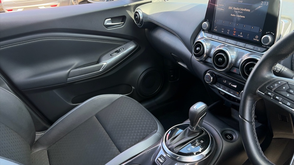Nissan Juke 1.6 Hybrid N-Connecta 5dr Auto Hybrid Hatchback - Image 14