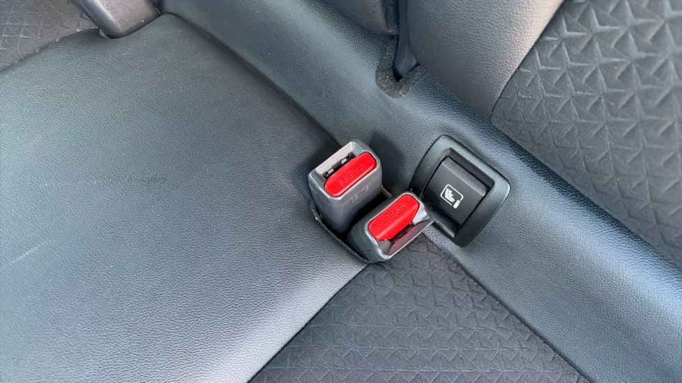 Nissan Juke 1.6 Hybrid N-Connecta 5dr Auto Hybrid Hatchback - Image 17