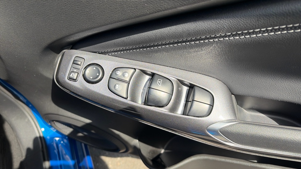 Nissan Juke 1.6 Hybrid N-Connecta 5dr Auto Hybrid Hatchback - Image 23
