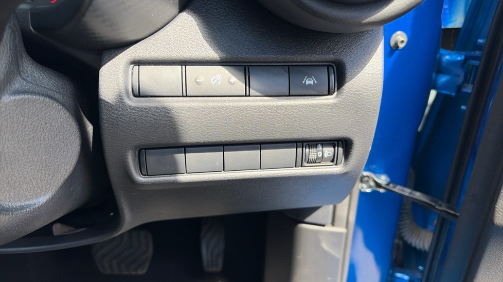 Nissan Juke 1.6 Hybrid N-Connecta 5dr Auto Hybrid Hatchback - Image 24
