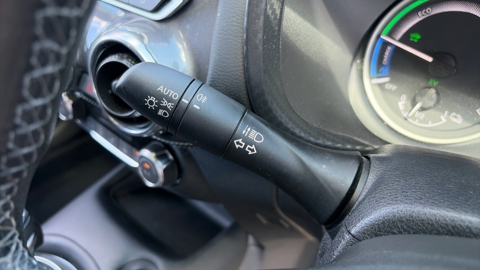 Nissan Juke 1.6 Hybrid N-Connecta 5dr Auto Hybrid Hatchback - Image 28