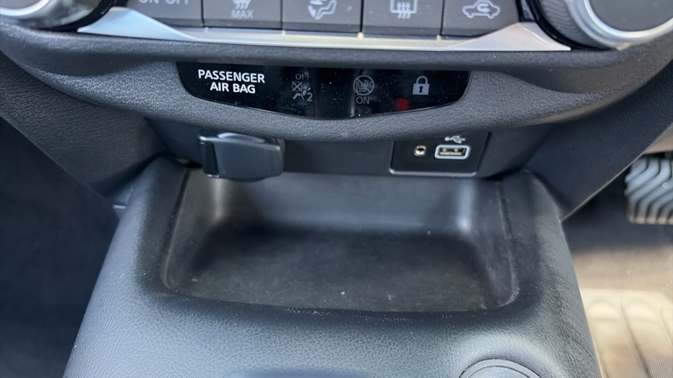 Nissan Juke 1.6 Hybrid N-Connecta 5dr Auto Hybrid Hatchback - Image 31