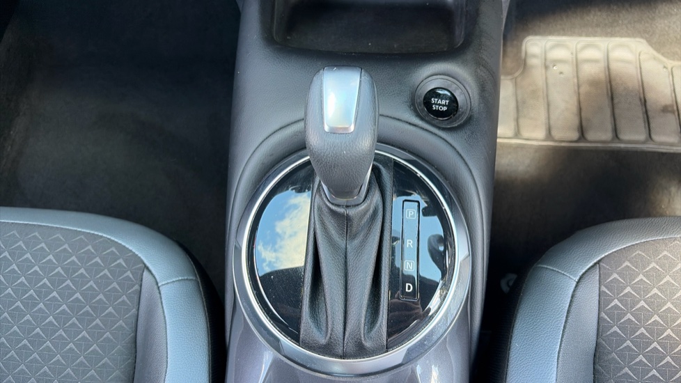 Nissan Juke 1.6 Hybrid N-Connecta 5dr Auto Hybrid Hatchback - Image 32