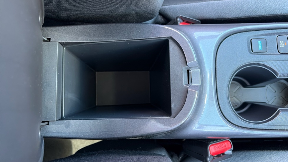 Nissan Juke 1.6 Hybrid N-Connecta 5dr Auto Hybrid Hatchback - Image 35