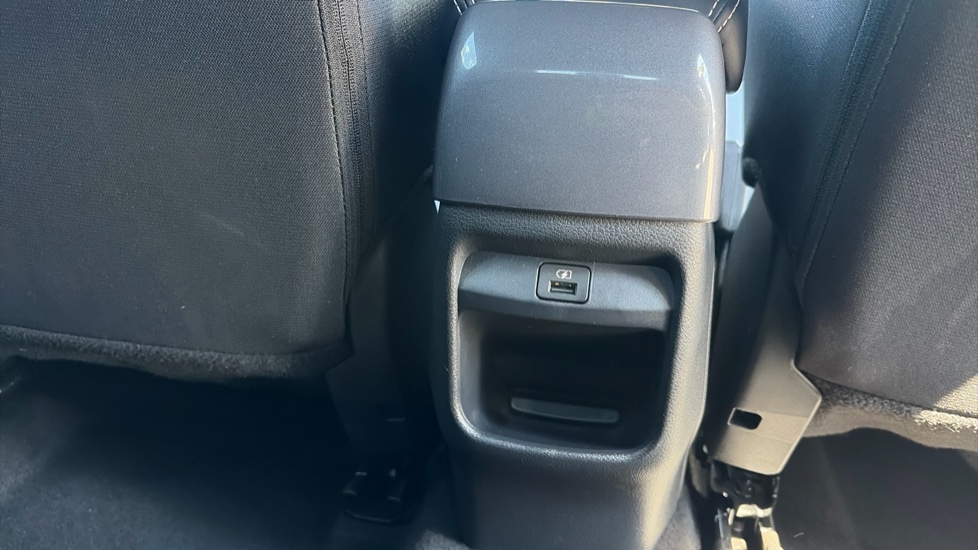 Nissan Juke 1.6 Hybrid N-Connecta 5dr Auto Hybrid Hatchback - Image 38