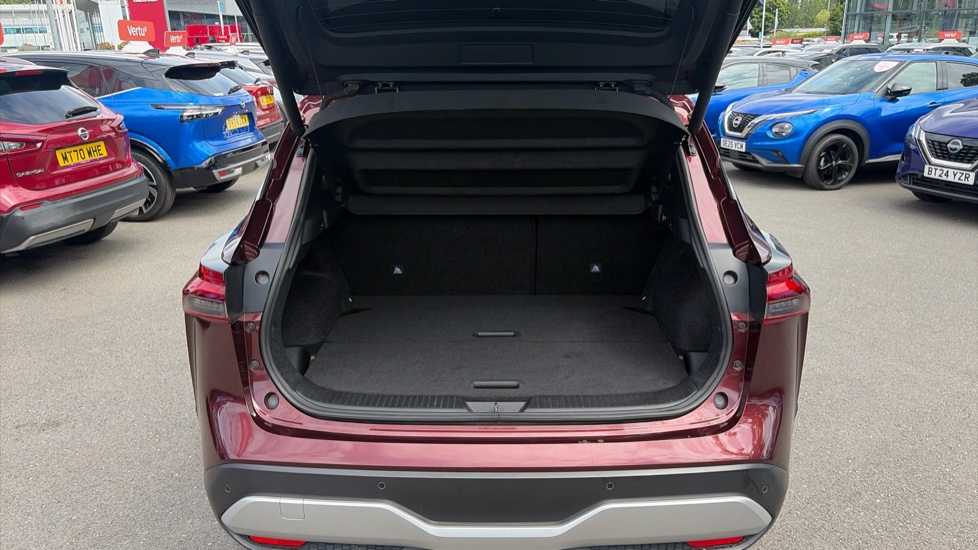 Nissan Qashqai 1.3 DiG-T MH Tekna 5dr Petrol Hatchback - Image 4