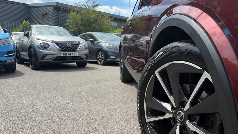 Nissan Qashqai 1.3 DiG-T MH Tekna 5dr Petrol Hatchback - Image 8