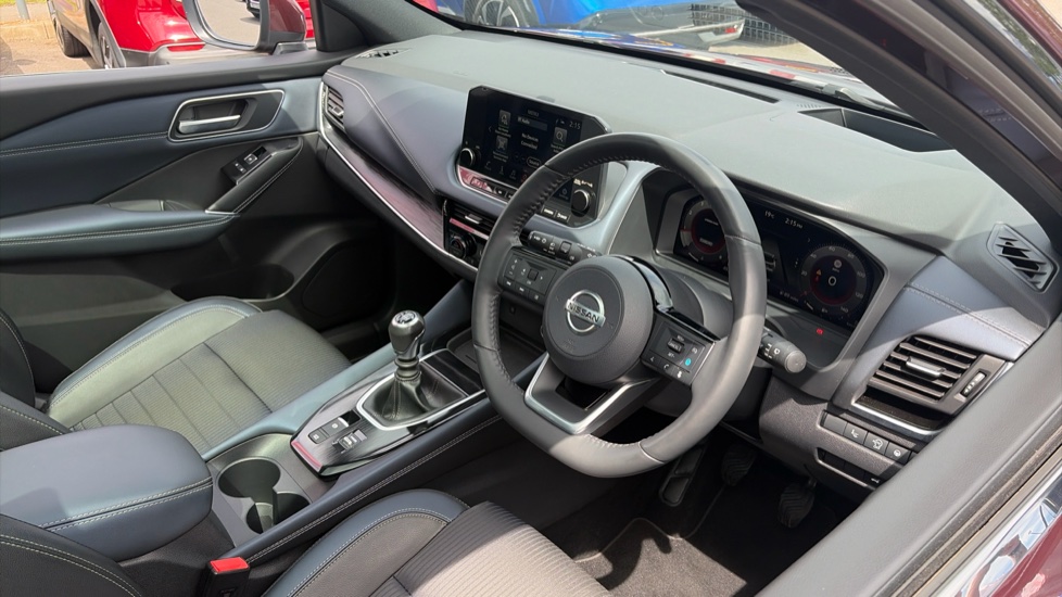 Nissan Qashqai 1.3 DiG-T MH Tekna 5dr Petrol Hatchback - Image 11