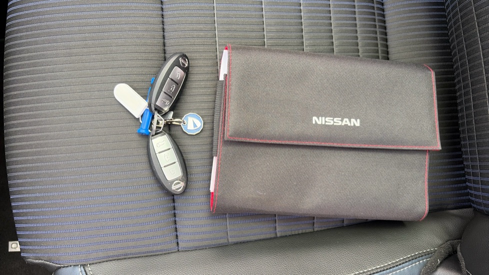 Nissan Qashqai 1.3 DiG-T MH Tekna 5dr Petrol Hatchback - Image 19