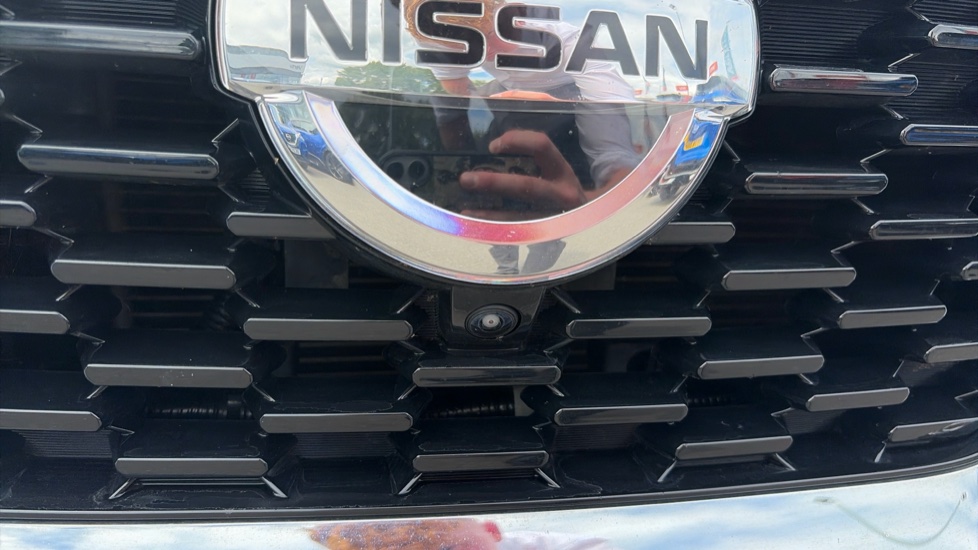 Nissan Qashqai 1.3 DiG-T MH Tekna 5dr Petrol Hatchback - Image 21
