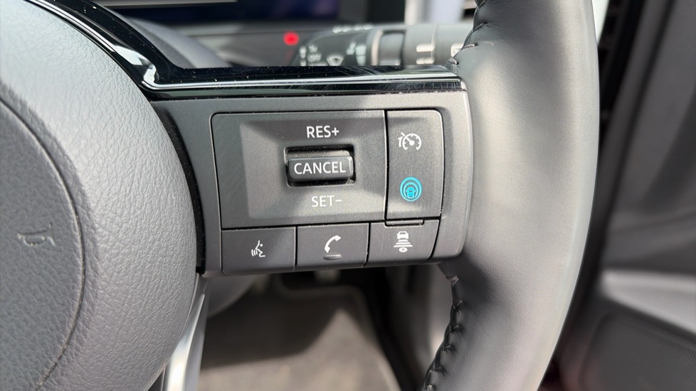 Nissan Qashqai 1.3 DiG-T MH Tekna 5dr Petrol Hatchback - Image 30