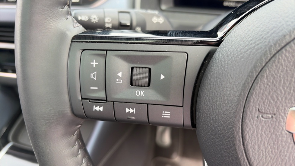 Nissan Qashqai 1.3 DiG-T MH Tekna 5dr Petrol Hatchback - Image 31