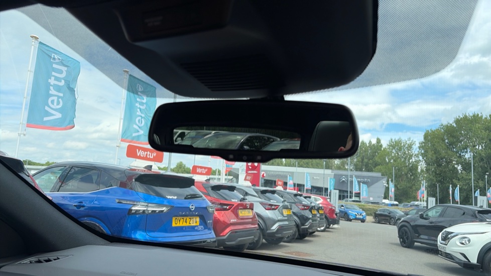 Nissan Qashqai 1.3 DiG-T MH Tekna 5dr Petrol Hatchback - Image 35