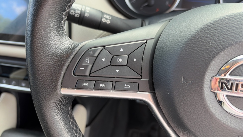 Nissan Micra 1.0 IG-T 92 Tekna 5dr Petrol Hatchback - Image 29