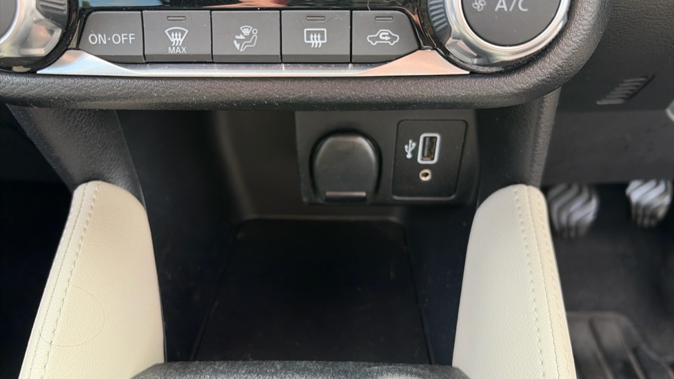 Nissan Micra 1.0 IG-T 92 Tekna 5dr Petrol Hatchback - Image 32