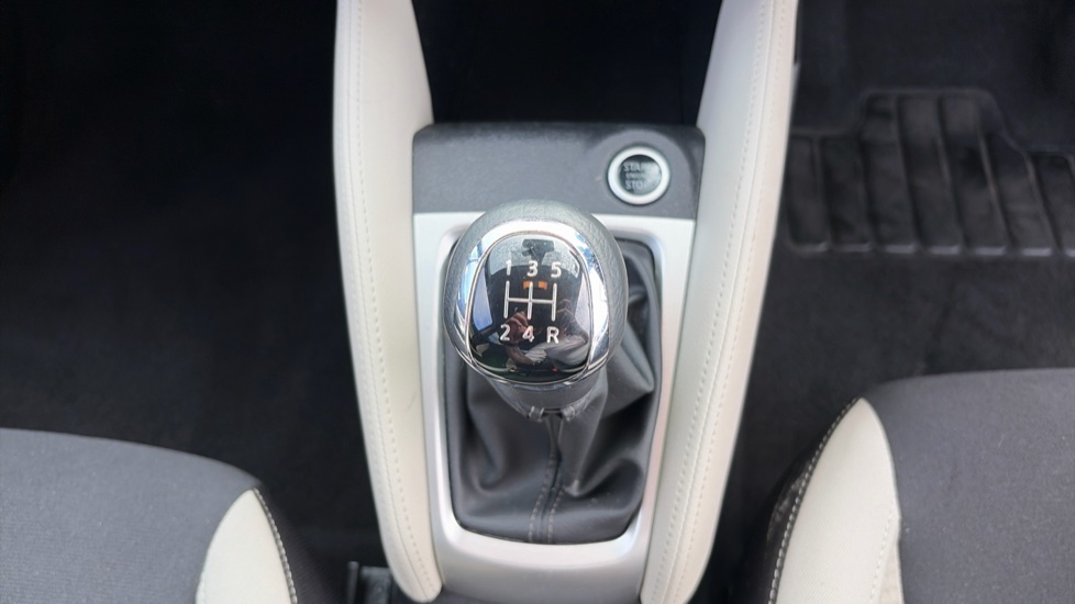 Nissan Micra 1.0 IG-T 92 Tekna 5dr Petrol Hatchback - Image 34