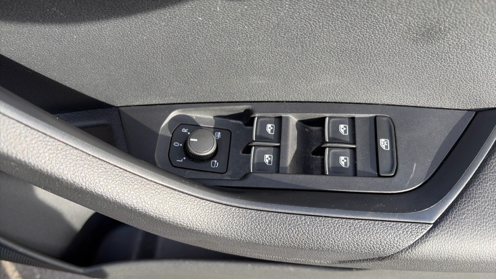Skoda Karoq 1.5 TSI SE L 5dr Petrol Estate - Image 39