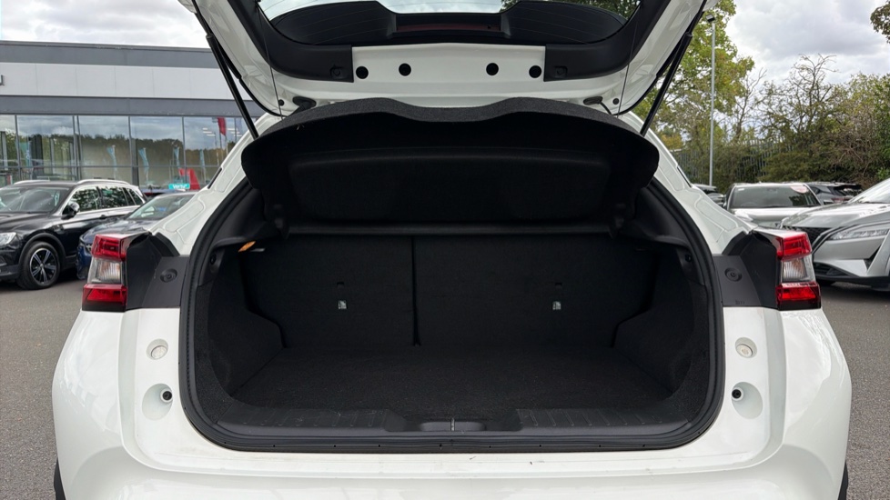 Nissan Juke 1.0 DiG-T 114 Tekna 5dr Petrol Hatchback - Image 4