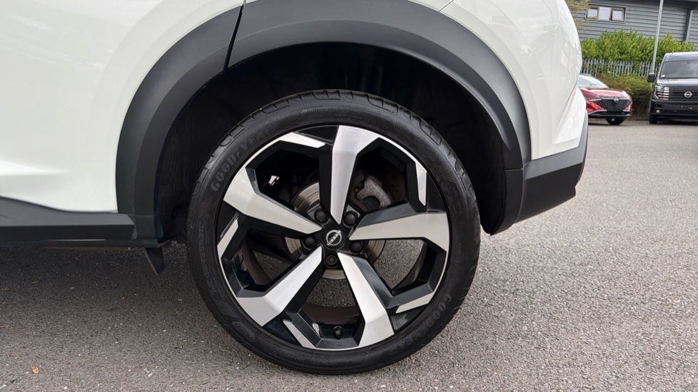 Nissan Juke 1.0 DiG-T 114 Tekna 5dr Petrol Hatchback - Image 8