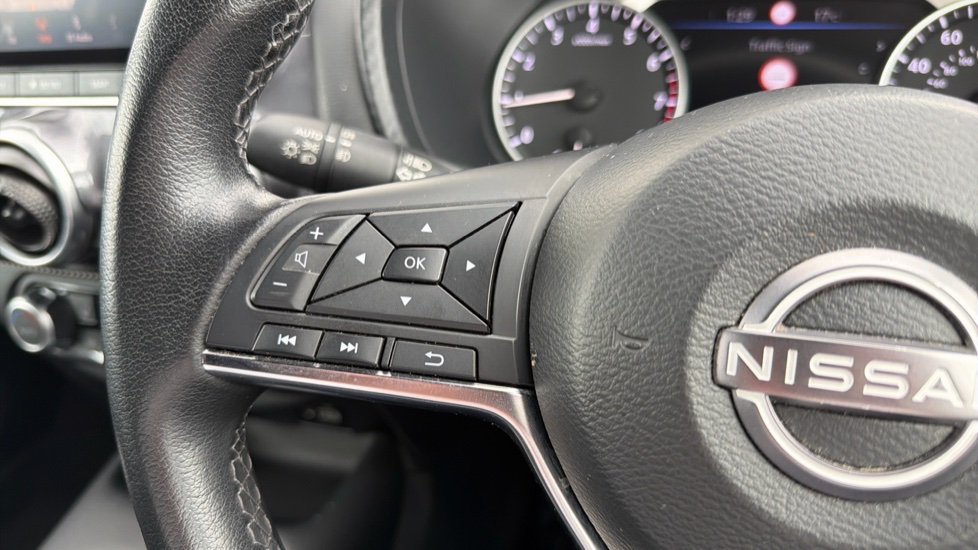 Nissan Juke 1.0 DiG-T 114 Tekna 5dr Petrol Hatchback - Image 29
