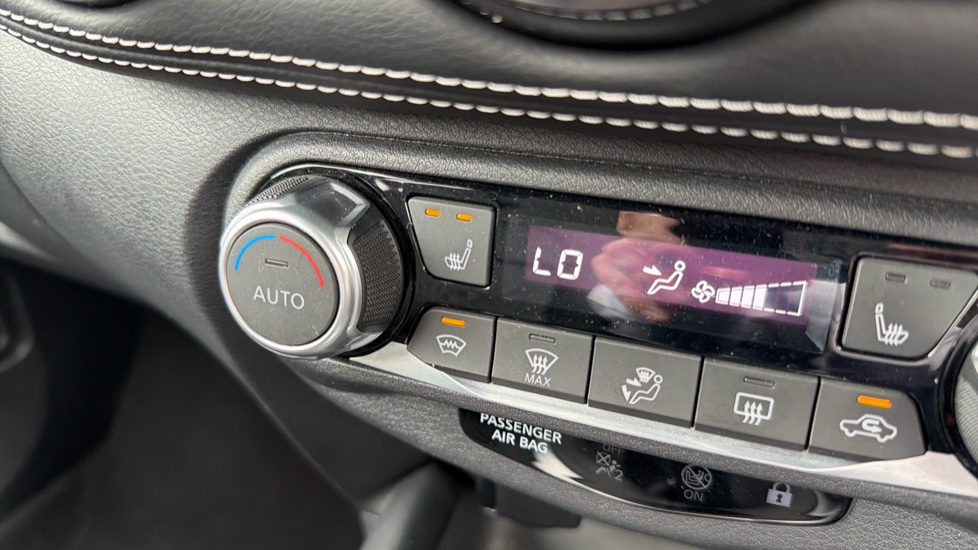 Nissan Juke 1.0 DiG-T 114 Tekna 5dr Petrol Hatchback - Image 34