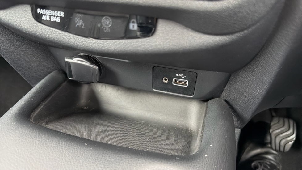 Nissan Juke 1.0 DiG-T 114 Tekna 5dr Petrol Hatchback - Image 35