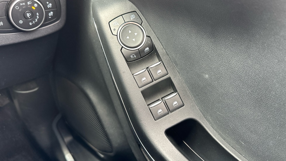 Ford Puma 1.0 EcoBoost Hybrid mHEV ST-Line X 5dr Petrol Hatchback - Image 30