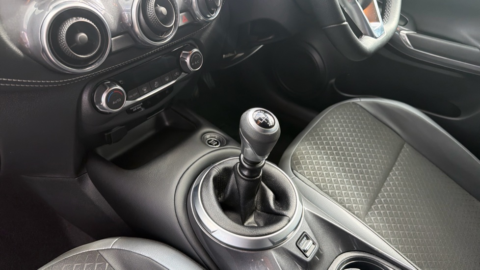 Nissan Juke 1.0 DiG-T 114 N-Connecta 5dr Petrol Hatchback - Image 13