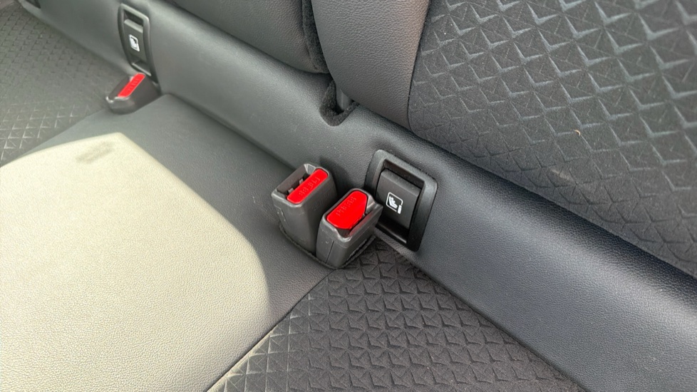 Nissan Juke 1.0 DiG-T 114 N-Connecta 5dr Petrol Hatchback - Image 17
