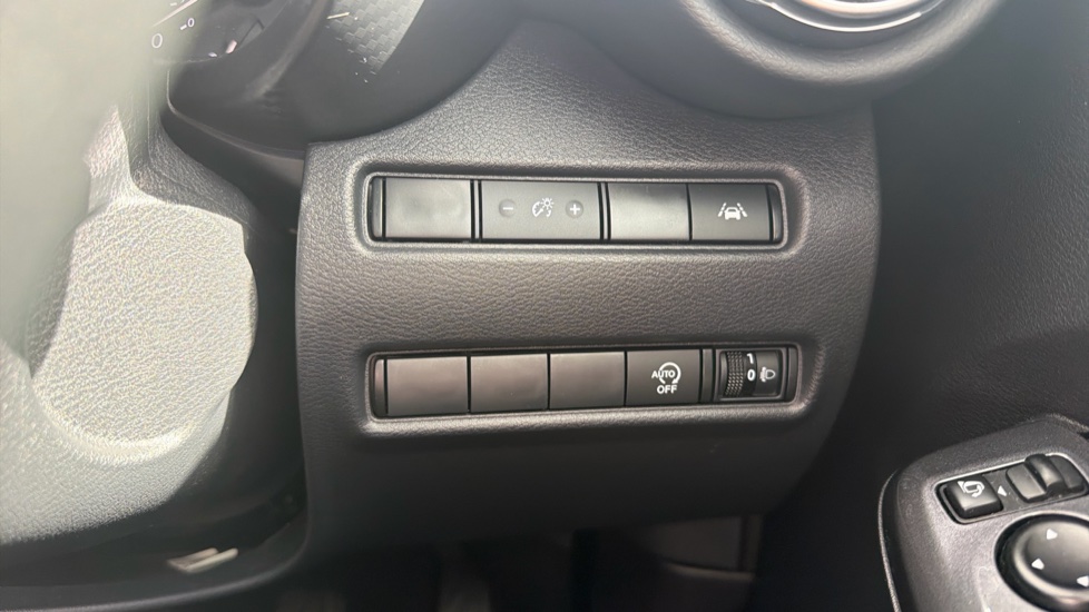 Nissan Juke 1.0 DiG-T 114 N-Connecta 5dr Petrol Hatchback - Image 25