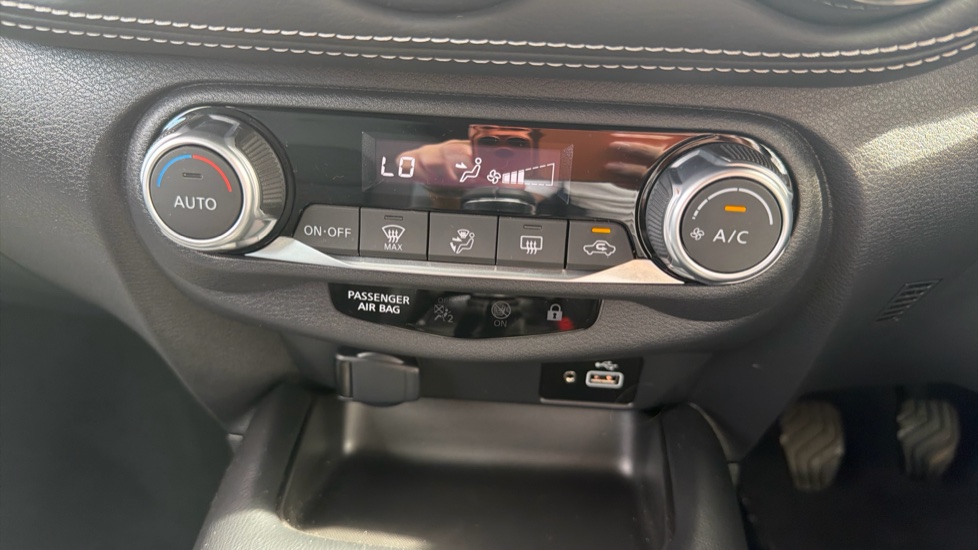 Nissan Juke 1.0 DiG-T 114 N-Connecta 5dr Petrol Hatchback - Image 33