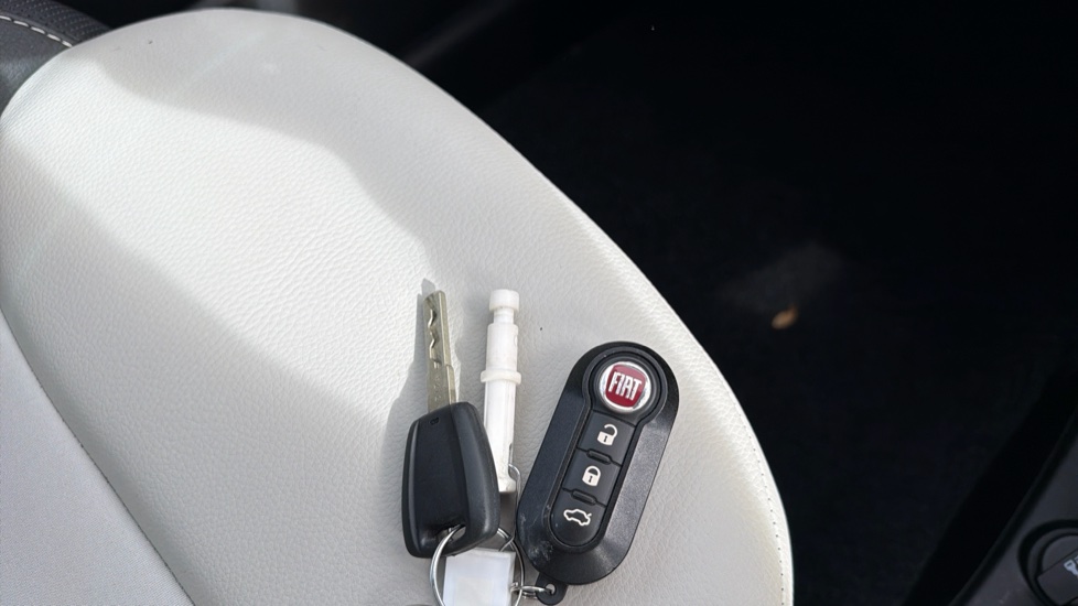 Fiat 500 1.0 Mild Hybrid Dolcevita Plus 3dr Petrol Hatchback - Image 20