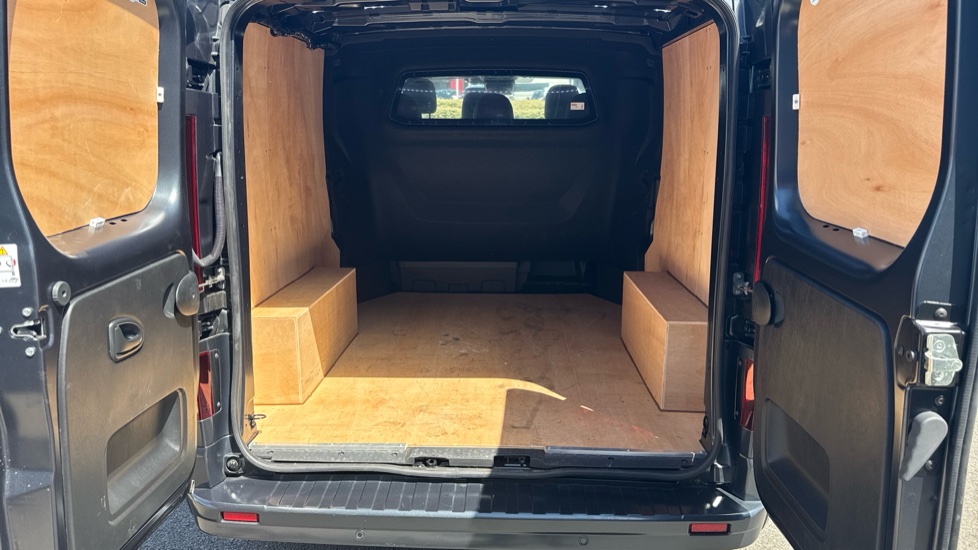 Nissan Primastar 30 L2 Diesel 2.0 dCi 150ps H1 Tekna Crew Van Auto [9 Speed] - Image 4
