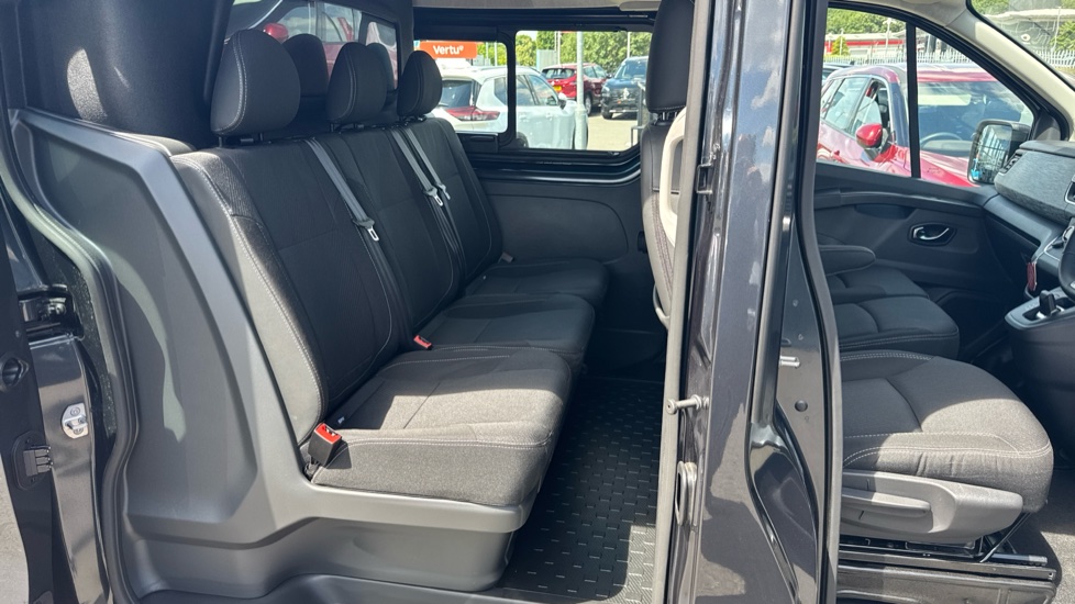 Nissan Primastar 30 L2 Diesel 2.0 dCi 150ps H1 Tekna Crew Van Auto [9 Speed] - Image 15