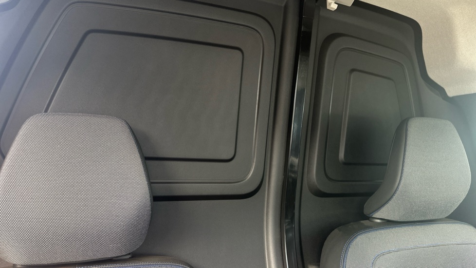 Nissan Townstar L2 Petrol 1.3 Tekna Van [Safety] - Image 15