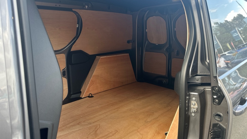 Nissan Townstar L2 Petrol 1.3 Tekna Van [Safety] - Image 16