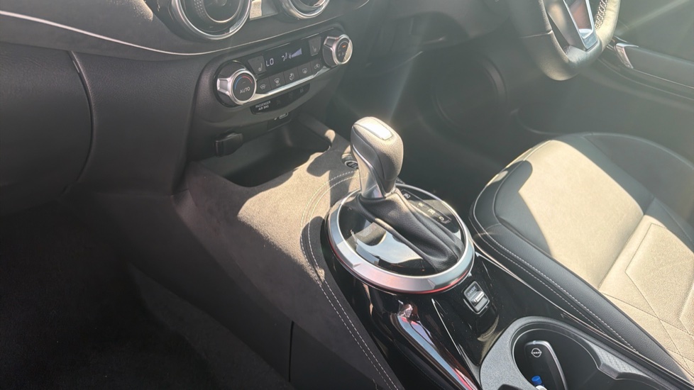 Nissan Juke 1.0 DiG-T 114 Tekna+ 5dr DCT Petrol Hatchback - Image 13