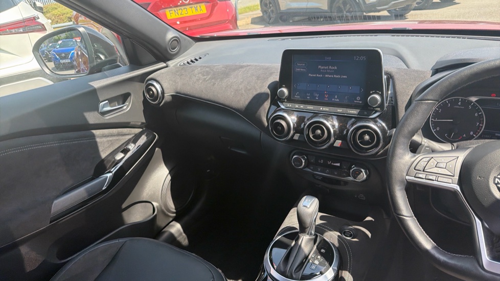 Nissan Juke 1.0 DiG-T 114 Tekna+ 5dr DCT Petrol Hatchback - Image 14