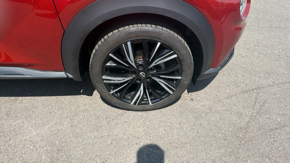 Nissan Juke 1.0 DiG-T 114 Tekna+ 5dr DCT Petrol Hatchback - Image 22