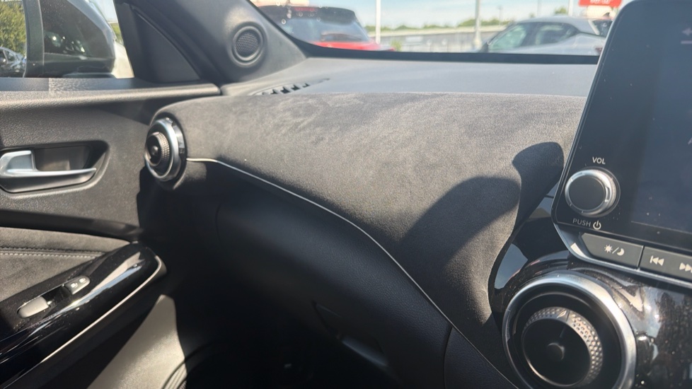 Nissan Juke 1.0 DiG-T 114 Tekna+ 5dr DCT Petrol Hatchback - Image 37