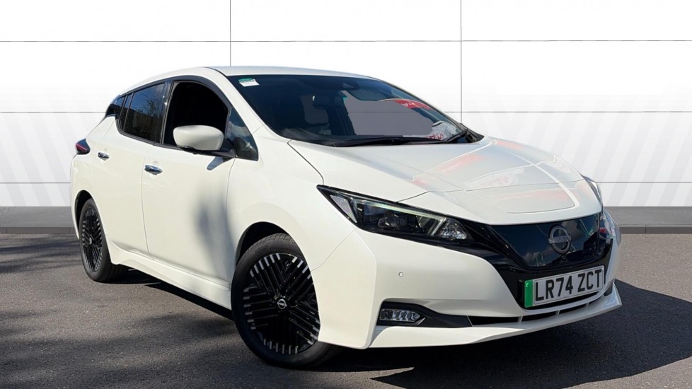 Nissan LEAF 110kW Tekna 39kWh 5dr Auto Electric Hatchback - Image 1
