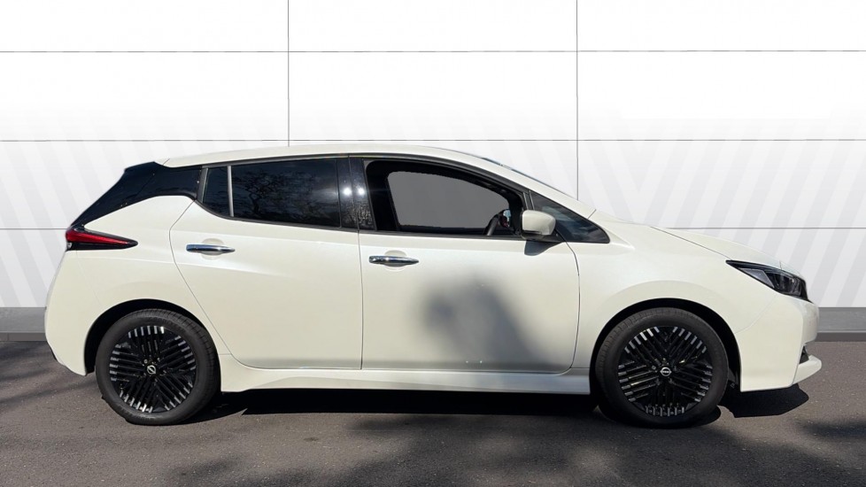 Nissan LEAF 110kW Tekna 39kWh 5dr Auto Electric Hatchback - Image 5