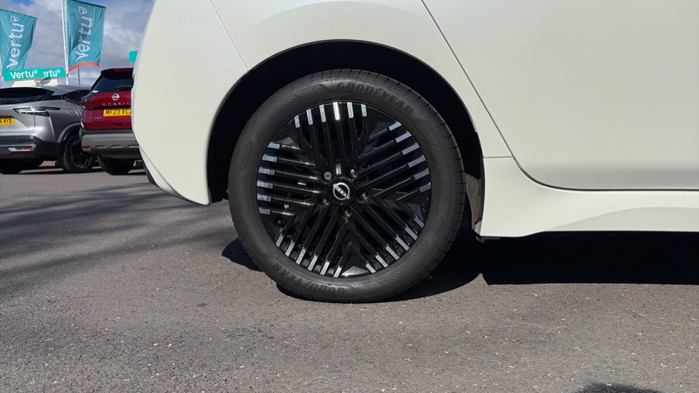 Nissan LEAF 110kW Tekna 39kWh 5dr Auto Electric Hatchback - Image 7