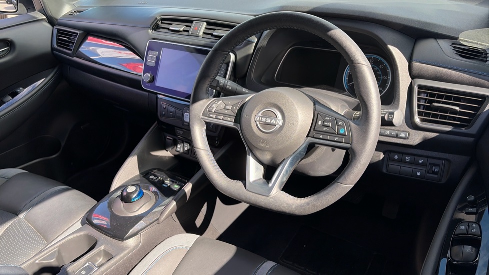 Nissan LEAF 110kW Tekna 39kWh 5dr Auto Electric Hatchback - Image 11