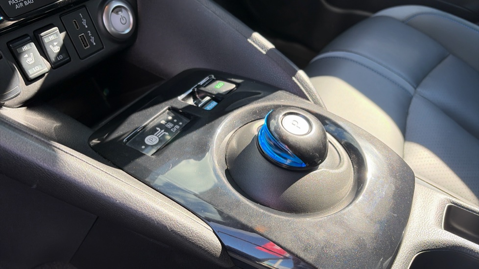 Nissan LEAF 110kW Tekna 39kWh 5dr Auto Electric Hatchback - Image 13