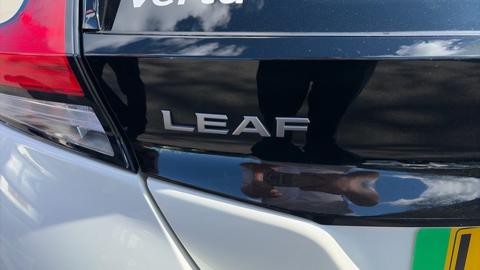 Nissan LEAF 110kW Tekna 39kWh 5dr Auto Electric Hatchback - Image 21