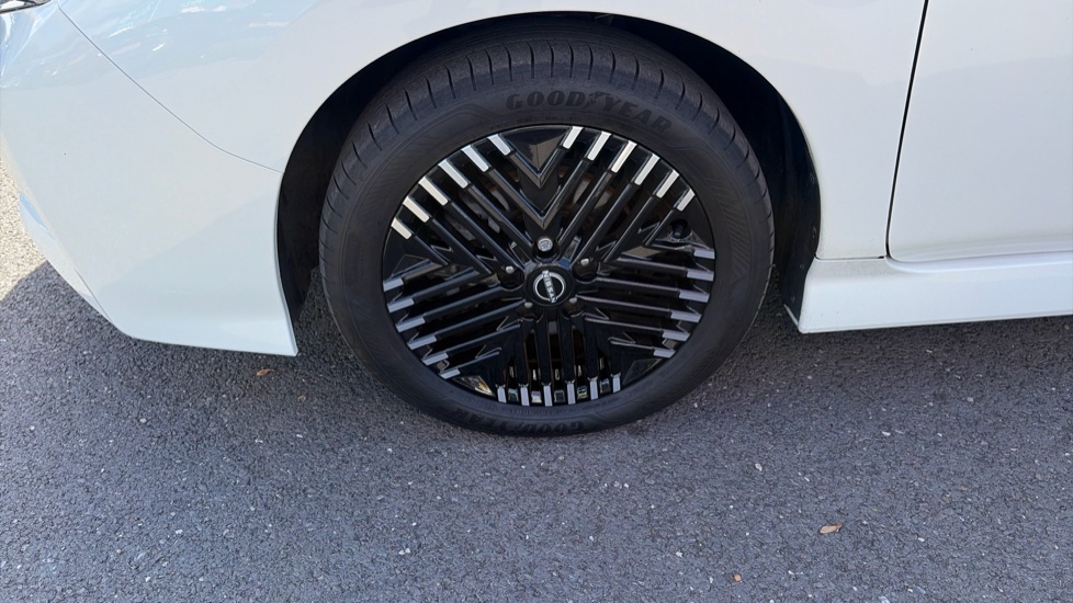 Nissan LEAF 110kW Tekna 39kWh 5dr Auto Electric Hatchback - Image 49