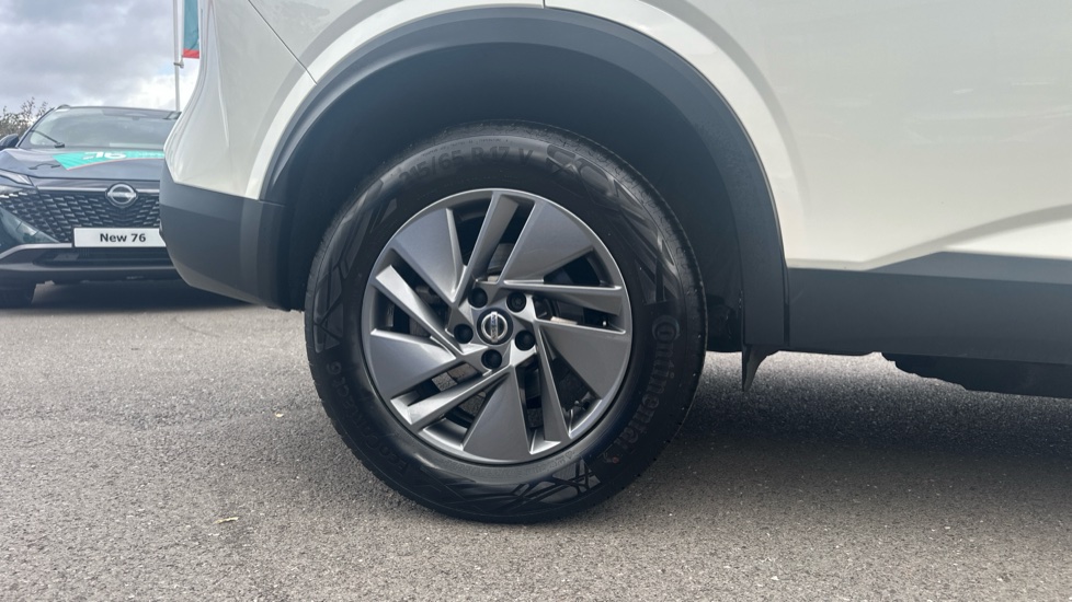 Nissan Qashqai 1.3 DiG-T MH 158 Acenta Premium 5dr Xtronic Petrol Hatchback - Image 7