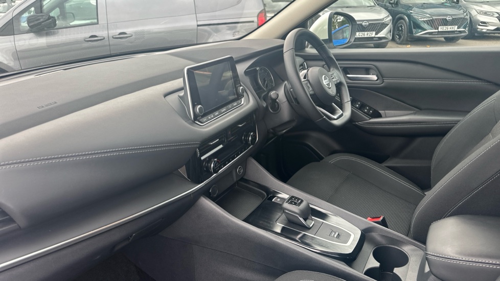 Nissan Qashqai 1.3 DiG-T MH 158 Acenta Premium 5dr Xtronic Petrol Hatchback - Image 9
